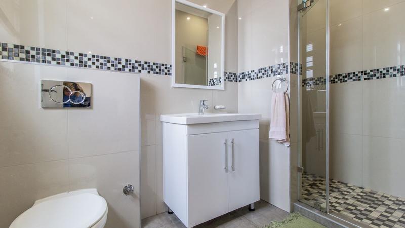 2 Bedroom Property for Sale in Cravenby Western Cape